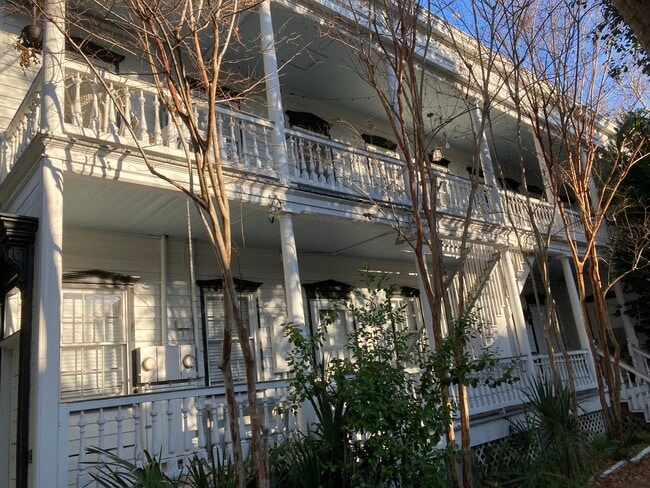 Building Photo - 18 Pitt St Unit A Rental