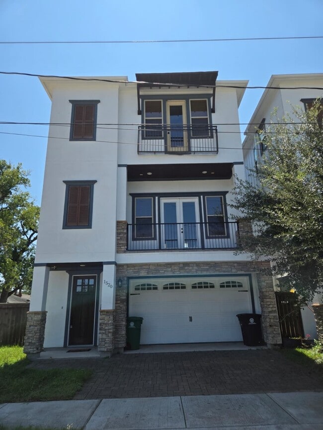 Photo - 1520 Amundsen St