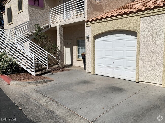 Building Photo - 1900 N Torrey Pines Dr Unit 105 Rental