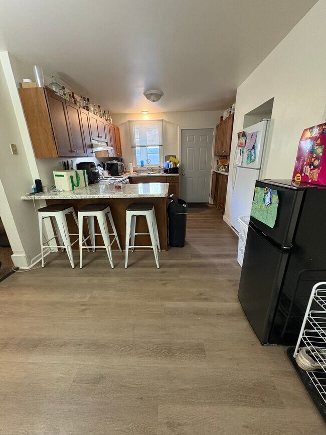 Photo - 4 Bedroom 2 Bathroom Near Campus Unit 403