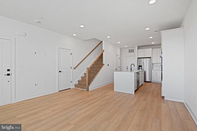 Photo - 19874 Yellow Daisy Ter