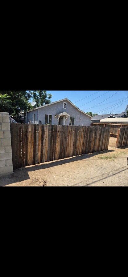 Cute 2 bedroom house - Cute 2 bedroom house Unit 511