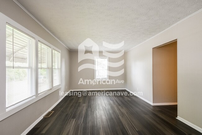 Photo - 848 Lasalle St