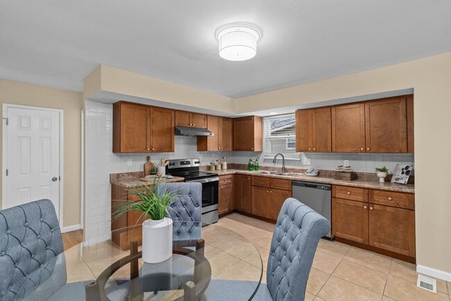Photo - 615 Wren Dr