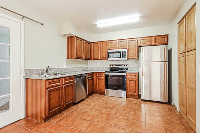 Building Photo - 6045-6S42 S 42nd St Rental