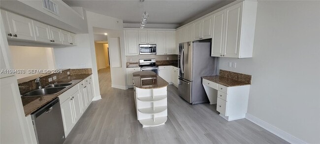 Photo - 10730 NW 66th St Unidad 408