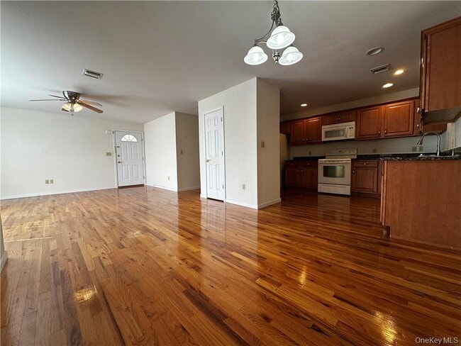 Photo - 105 N Montgomery St Unidad B3  4