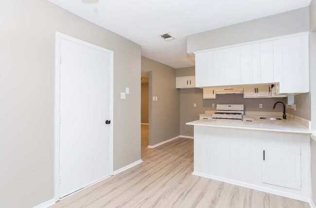 Photo - 10 Greenhaven Pl