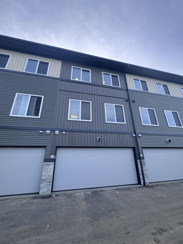 Photo - 18120-18128 28 Ave SW