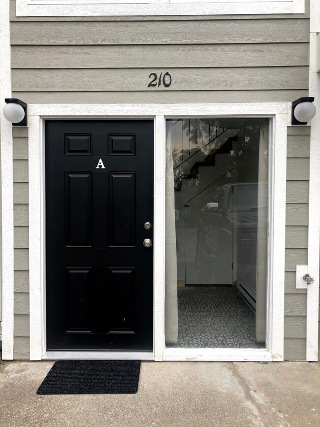Photo - 210 NW Tingley St Unit A