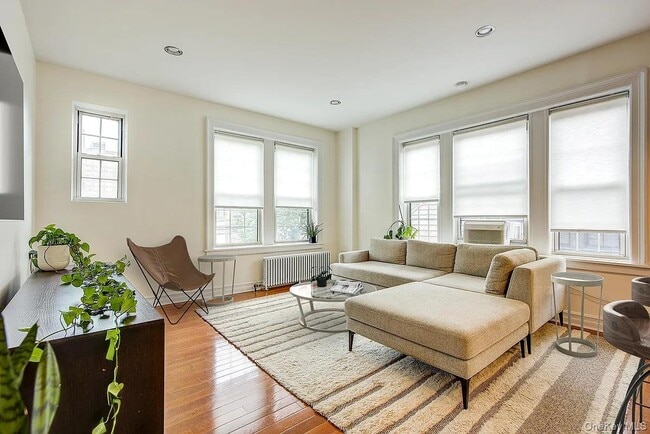 Building Photo - 6 Burns St Unit 43