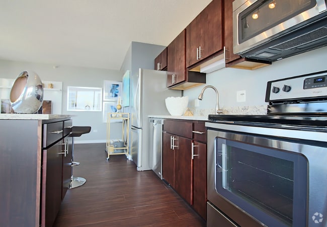 Building Photo - 711 N Dearborn St Rental