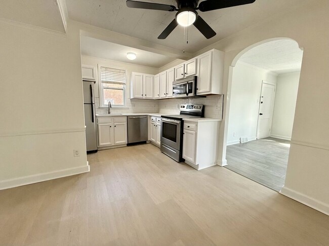 Photo - 658 Childs Ave