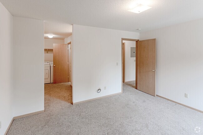 2BR, 1BA - 997 SF