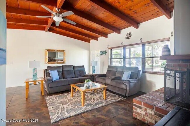 Photo - 325 Pine Tree Dr