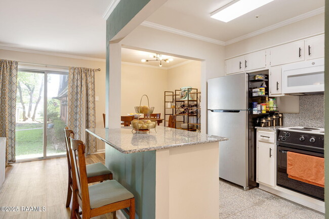 Photo - 211 Versailles Blvd Unit 5