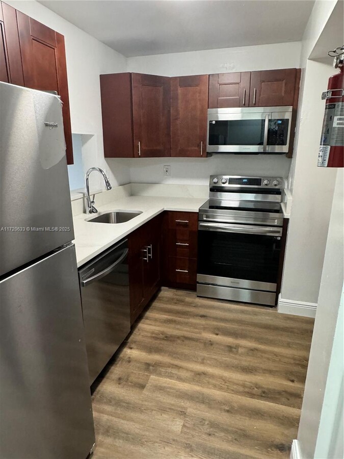 Photo - 708 SW 81st Ave Unidad 5B Rental