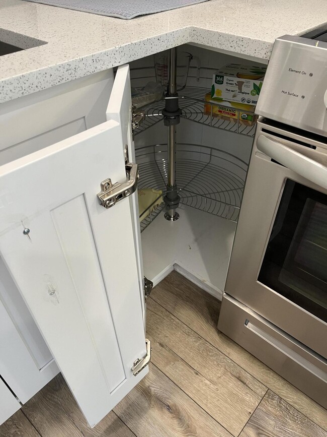 Photo - 812 Burgundy Q