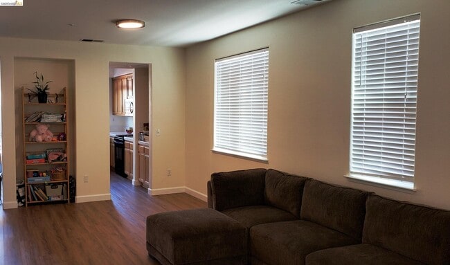 Photo - 147 Trent Pl