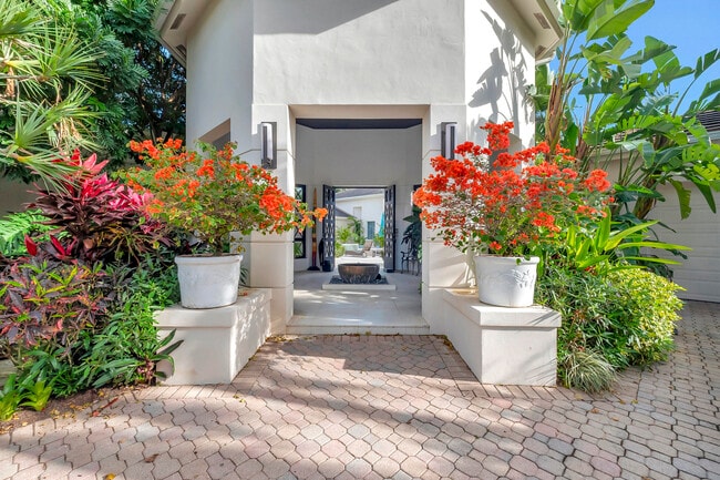 Building Photo - 17070 Royal Cove Way