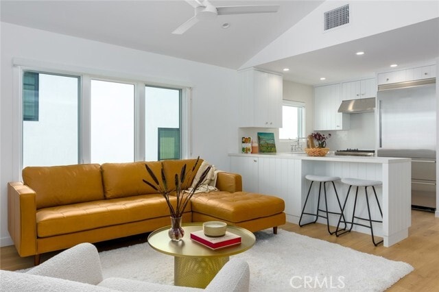 Photo - 710 Heliotrope Ave