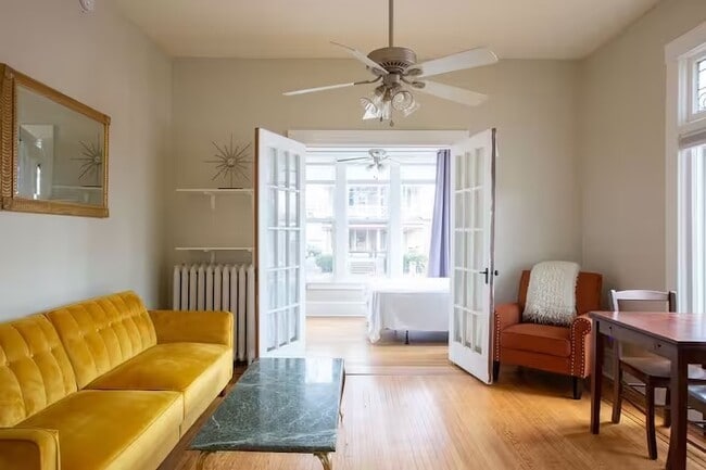 Building Photo - 900 W 22nd St Unit 901