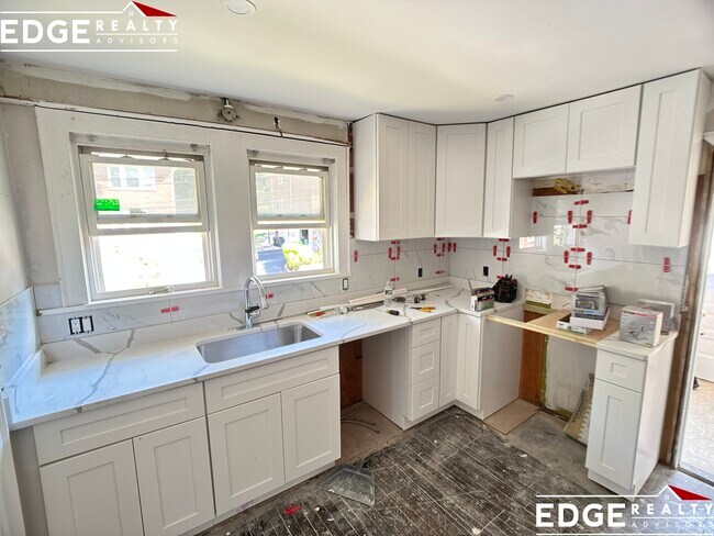 Building Photo - 2 Portina Rd Unit 2 Rental