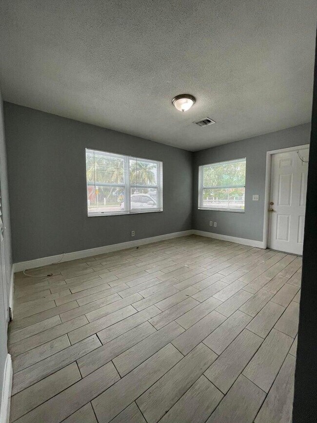 Photo - 3011 Windsor Ave