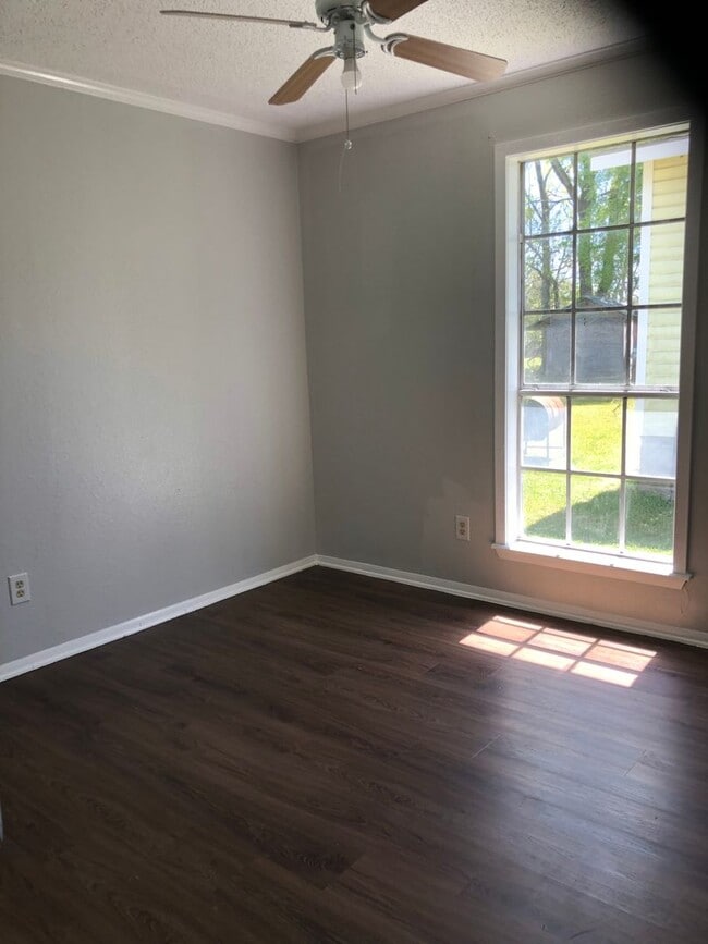 Photo - Move In Specual Large Duplex in a quiet cul-d-sac close to VA hospital Unidad 1