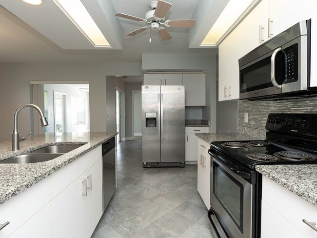 Photo - 2-Bed, 2-Bath Venice Home with Brand New Roof and AC