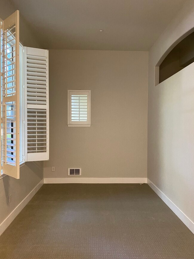 19'x8' Living Room - 516 Martha St Unit 110