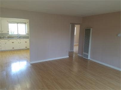 2 Bed/1Ba Wood Floor Living Room
