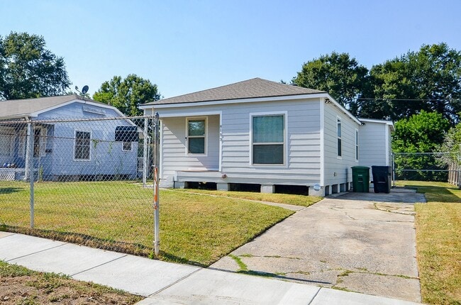 Photo - 8153 Lenore St