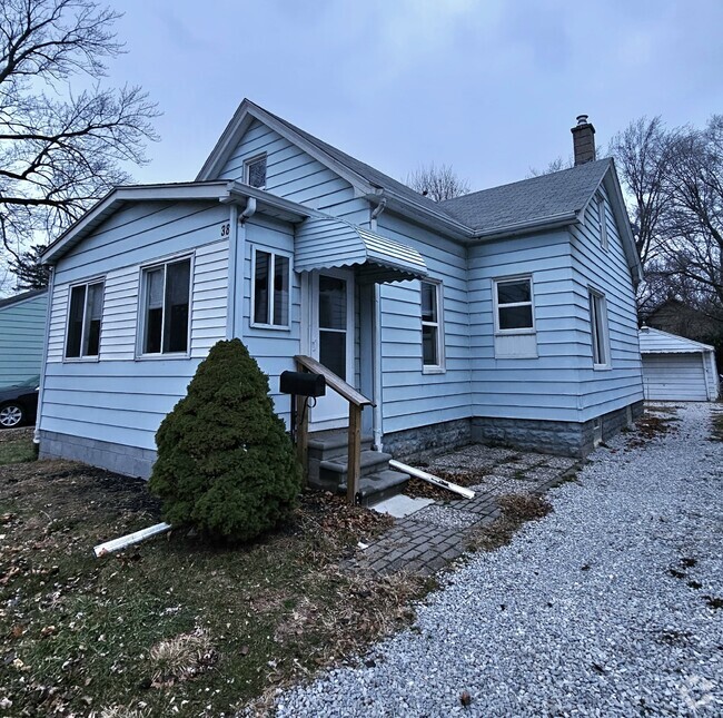 Building Photo - "Charming 3-Bed Bungalow, Laminate Floorin... Rental