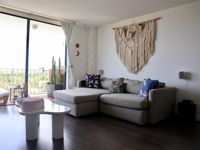 Photo - 2350 NE 135th St Unit 607