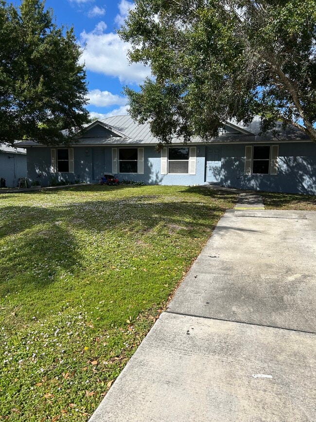 Building Photo - 2677 SE Delmar St Unit 2677 SE Delmar St