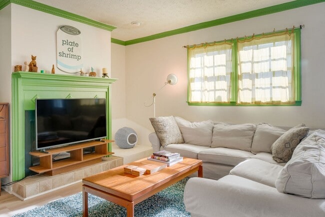 Photo - Convenient to campus and Five Points- Jamestown condo for rent