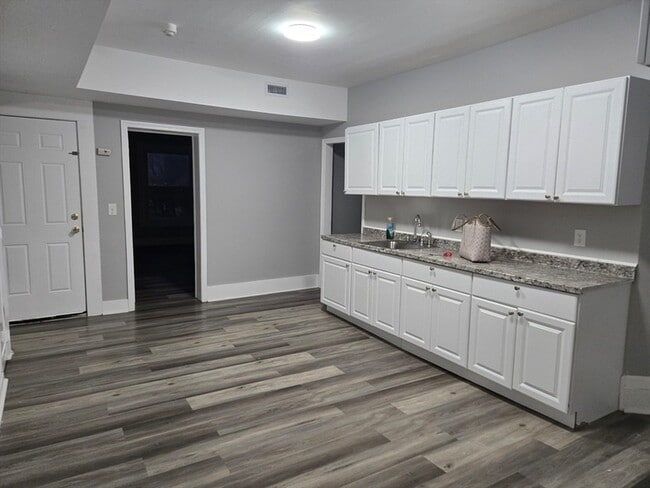 Photo - 123 Walnut St Unit 4L