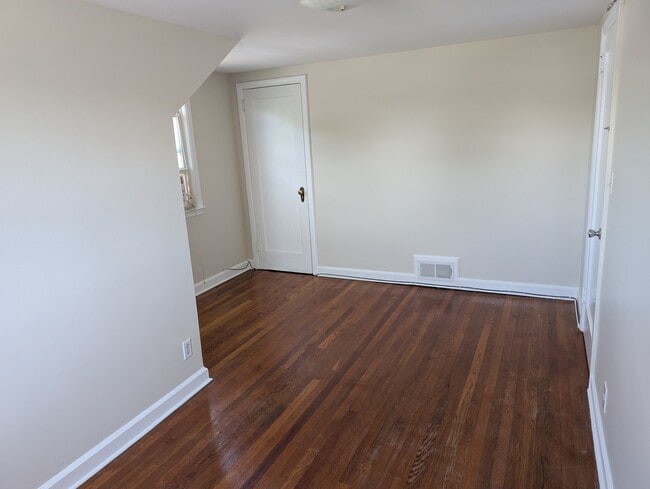 Photo - 2563 Hawthorne Ave Unit 2
