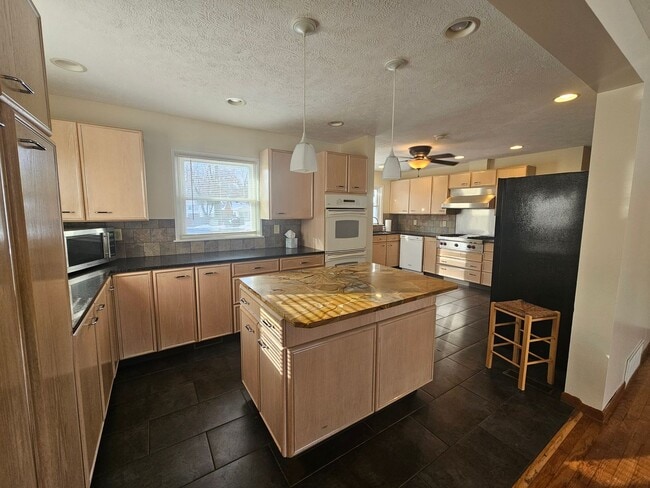 Photo - 120 Luther Ave