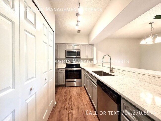 Photo - 20119 Henderson Rd Unit J