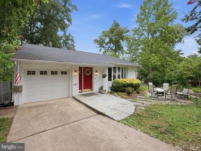 Photo - 405 Underhill Pl