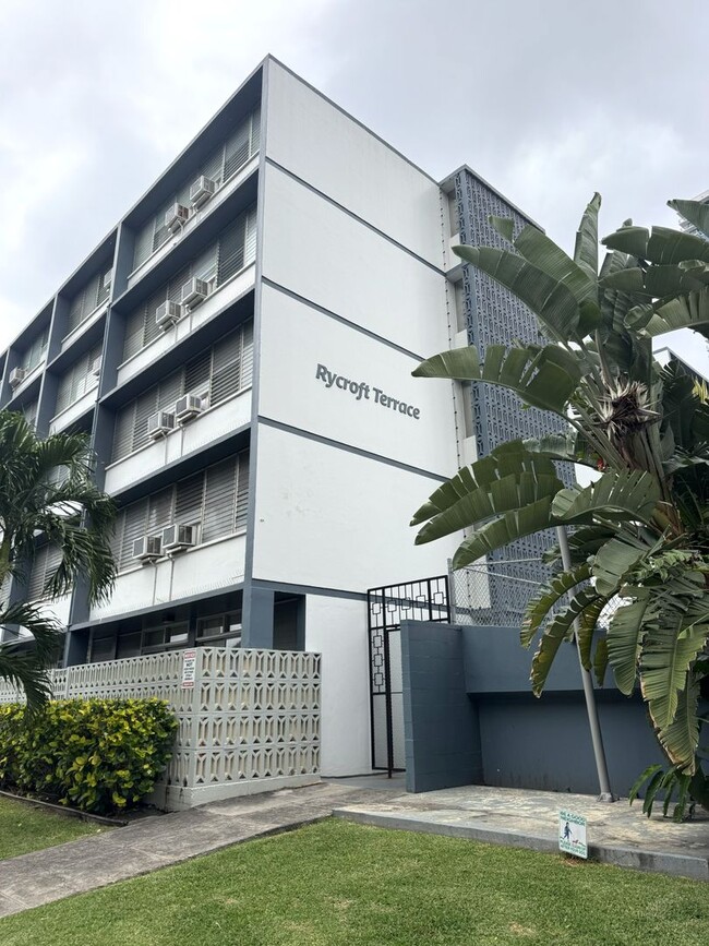 Building Photo - Rycroft Terrace - Upgraded Studio with Parking! Unit 518