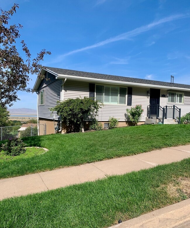 Photo - 1471 N 400 E
