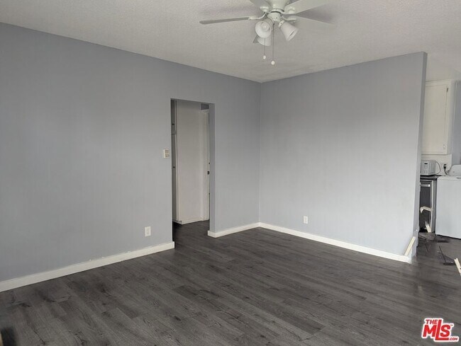 Photo - 901 W 64th St Unidad 3