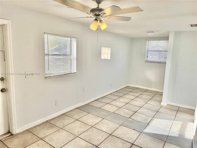 Photo - 4472 SW 50th St