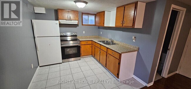 Photo - 163 McMurchy Ave