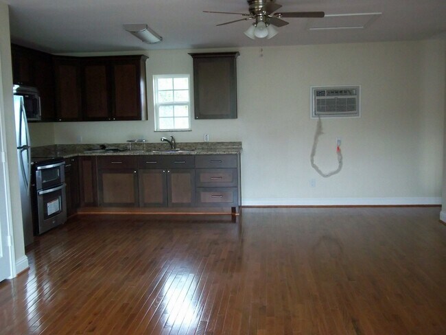 Photo - 401 Willard St