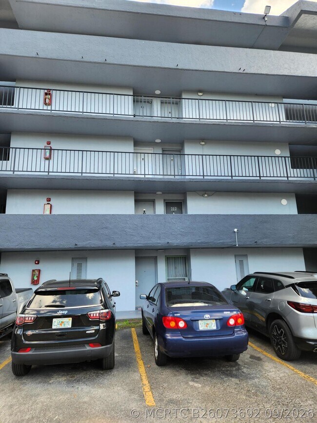 Building Photo - 8801 W Flagler St Unit 407