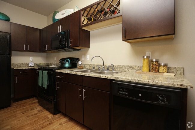 2 BR Grand Courtyard - kitchen
